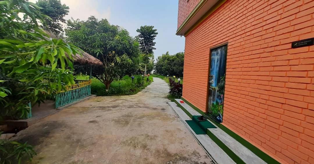 Tharu Mango Garden Resort Baijnāthpurwa Zewnętrze zdjęcie